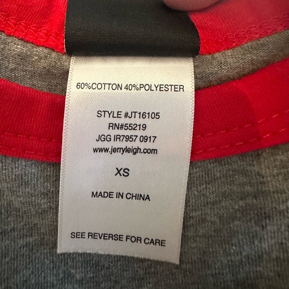 Cute Holiday graphic tee - Picture 3 of 6